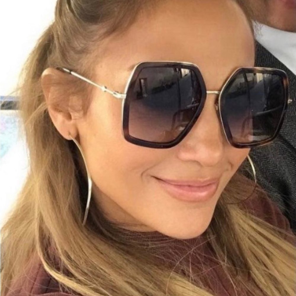 GUCCI OVERSIZED SUNGLASSES